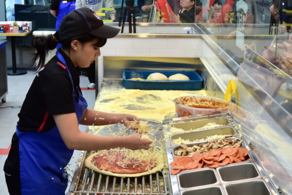 [뉴스] 1분이면 피자 3판 뚝딱…한국 도미노피자, 아태 FPM 우승자 배출