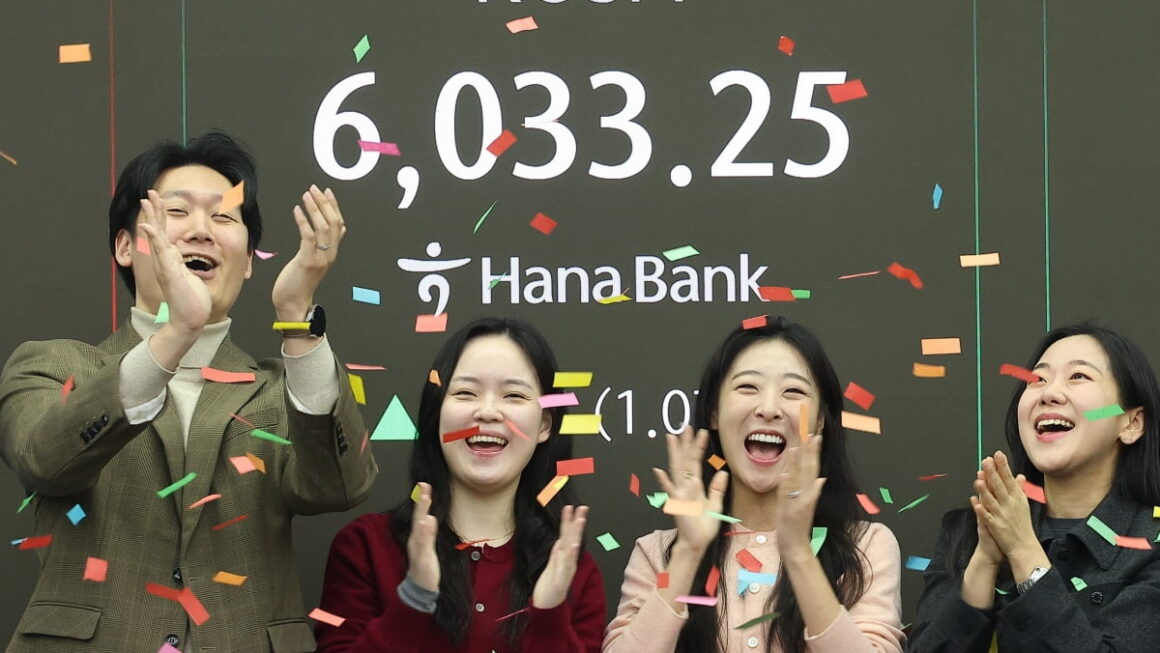 [뉴스] 훨훨 난 코스피에 외국인 지분가치 급증…순대외자산 5년 만에 감소