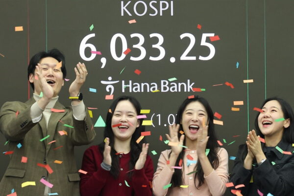 [뉴스] 훨훨 난 코스피에 외국인 지분가치 급증…순대외자산 5년 만에 감소