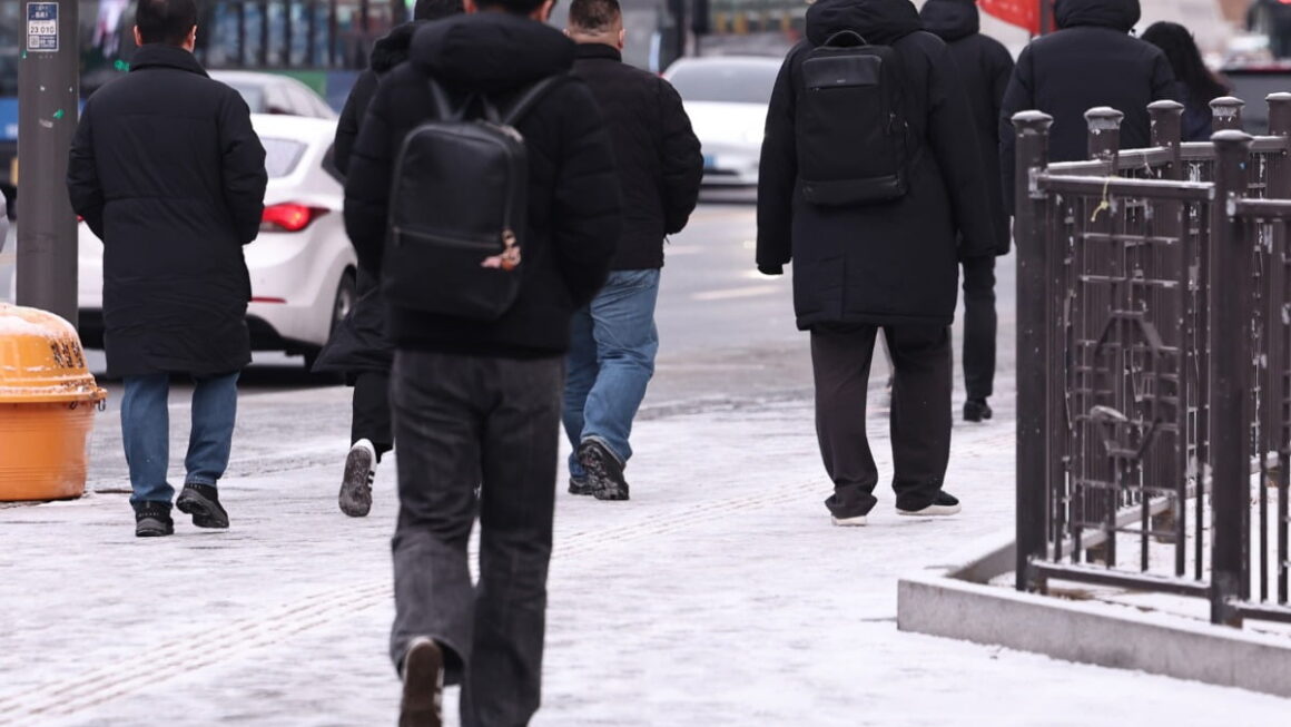 [뉴스] 밤사이 내린 눈으로 출근길 빙판길 조심…최저 영하 10도