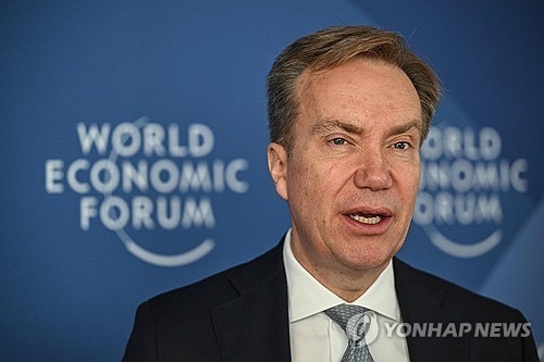 [뉴스] “세번 만났다”…다보스포럼 수장까지 날린 ‘엡스타인 파일’, 브렌데 총재 사임