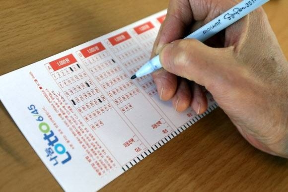 [뉴스] ‘185억’ 당첨 편의점 직원…그런데, 손님이 버린 복권이라면?