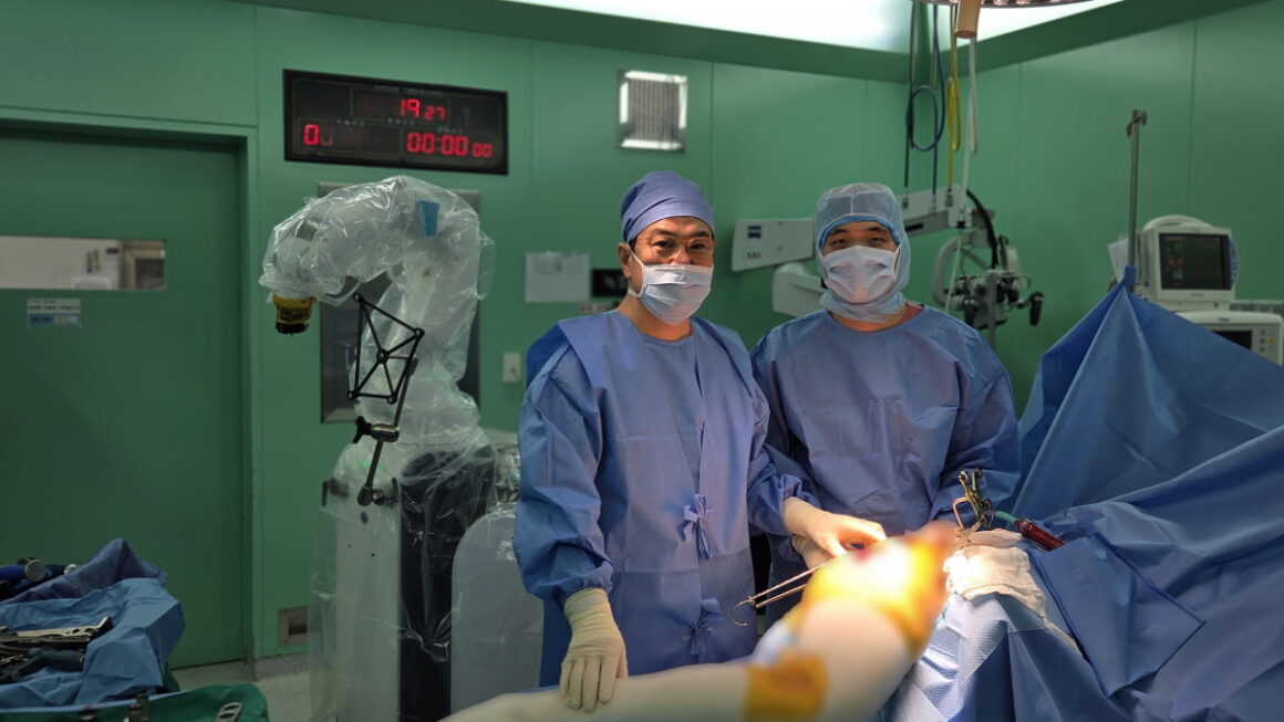 [뉴스] 큐렉소, 국내 의료기업 중 처음으로 고관절 치환술 로봇수술 성공