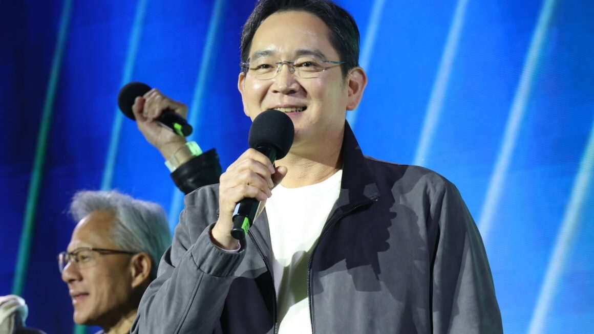 [뉴스] 이재용 회장 깜짝 놀라겠네…갤S26 보러 왔어요 바글바글