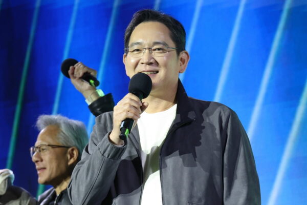 [뉴스] 이재용 회장 깜짝 놀라겠네…갤S26 보러 왔어요 바글바글