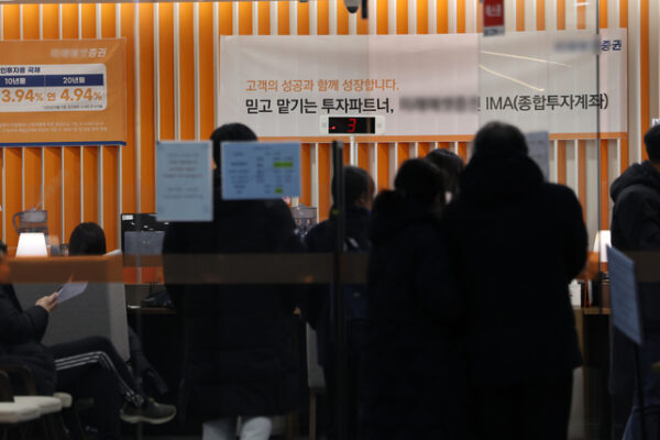 [뉴스] “이러다 크게 물리는 거 아냐”…코스피 역대급 불장에도 외국인 9조 매도, 왜?