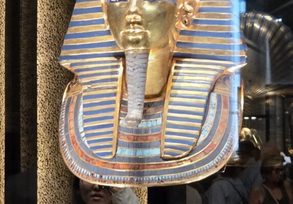 [뉴스] 들어오면 죽는다 전세계 놀래킨 충격 협박…진실 파보니