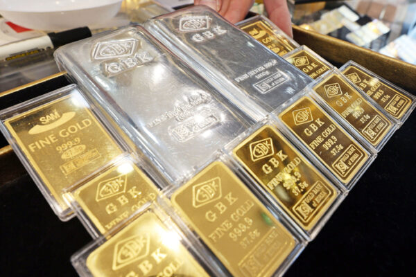 [뉴스] 트럼프 ‘예스맨’ 워시, 연준의장 되자…치솟던 銀 30% 폭락