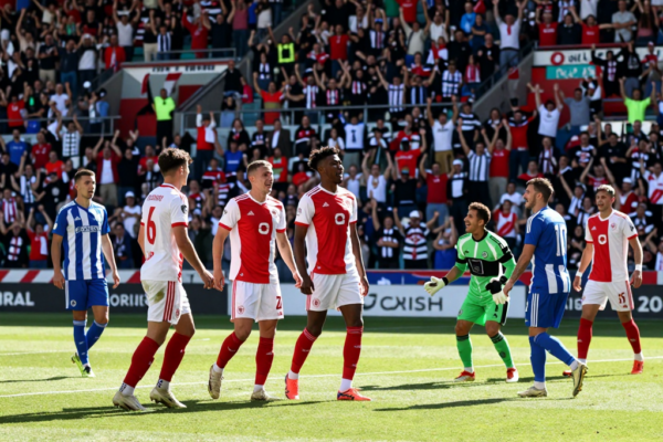 아스널, 리즈에 4-0 완승하며 EPL 선두 굳히기 성공