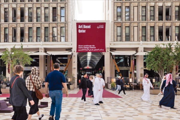 [뉴스] 흰색 쪽지 슥 건넸다…오일 머니의 수백억 은밀한 쇼핑