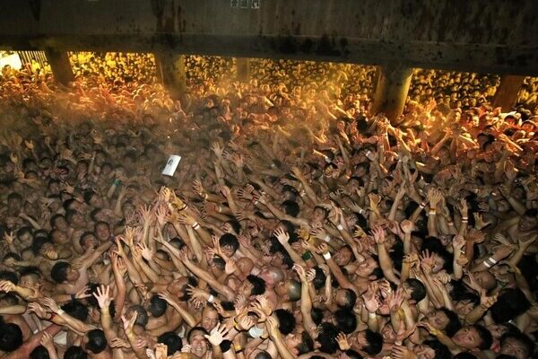 [뉴스] “사고 안 나는게 이상”…1만명 몰린 ‘日 알몸’ 축제서 의식불명 속출