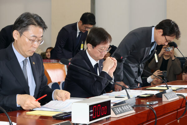 [뉴스] 고개 숙인 이재원 빗썸 대표 “비트코인 오지급, 국민께 진심으로 사과”