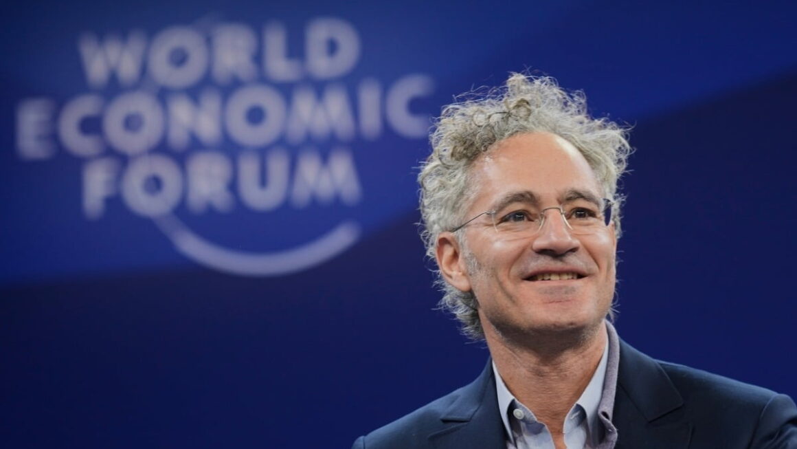 [뉴스] 소프트웨어 기업 학살 중에도…대체 불가’ 팰런티어의 약진