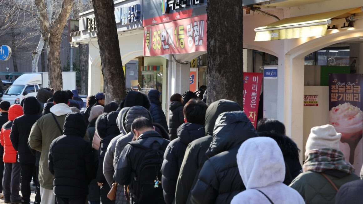 [뉴스] 로또 1등 당첨자 14명, 23억씩…한 명 빼고 모두 자동 당첨