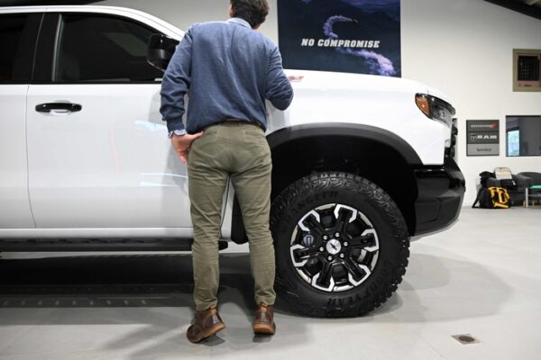 [뉴스] 새차 사려면 7천만원은 줘야한다는 이 나라…한국도 남일 아니라는데 [박민기의 월드버스]