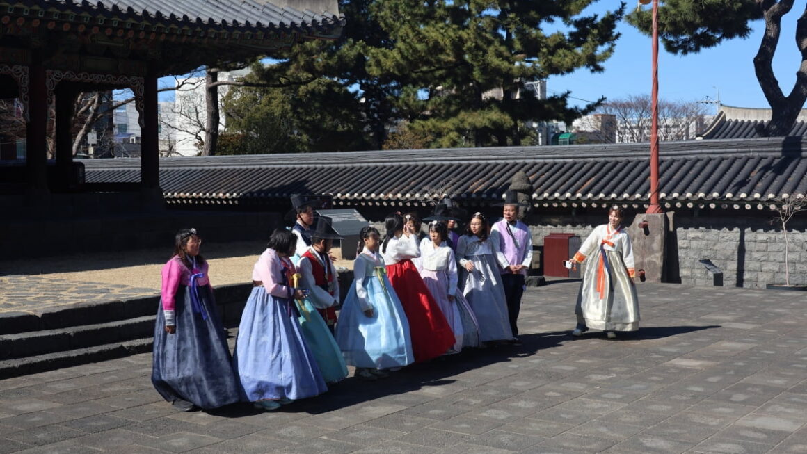 [뉴스] 한국 관광 푹 빠진 中·日 관광객…1월 방한 외국인 13% 껑충