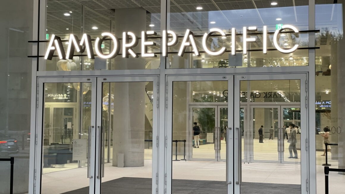 [뉴스] 중국 벗어난 K뷰티만 웃었다…흔들리는 화장품 3강 구도