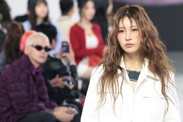 [뉴스] 최진실 쏙 빼닮았네? 관객들 술렁이게 한 최준희 런웨이