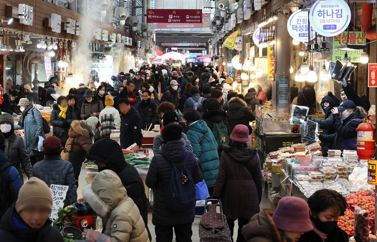 [뉴스] 설 장바구니 30% 싸진다…서울 전통시장 62곳 할인·환급 총출동’