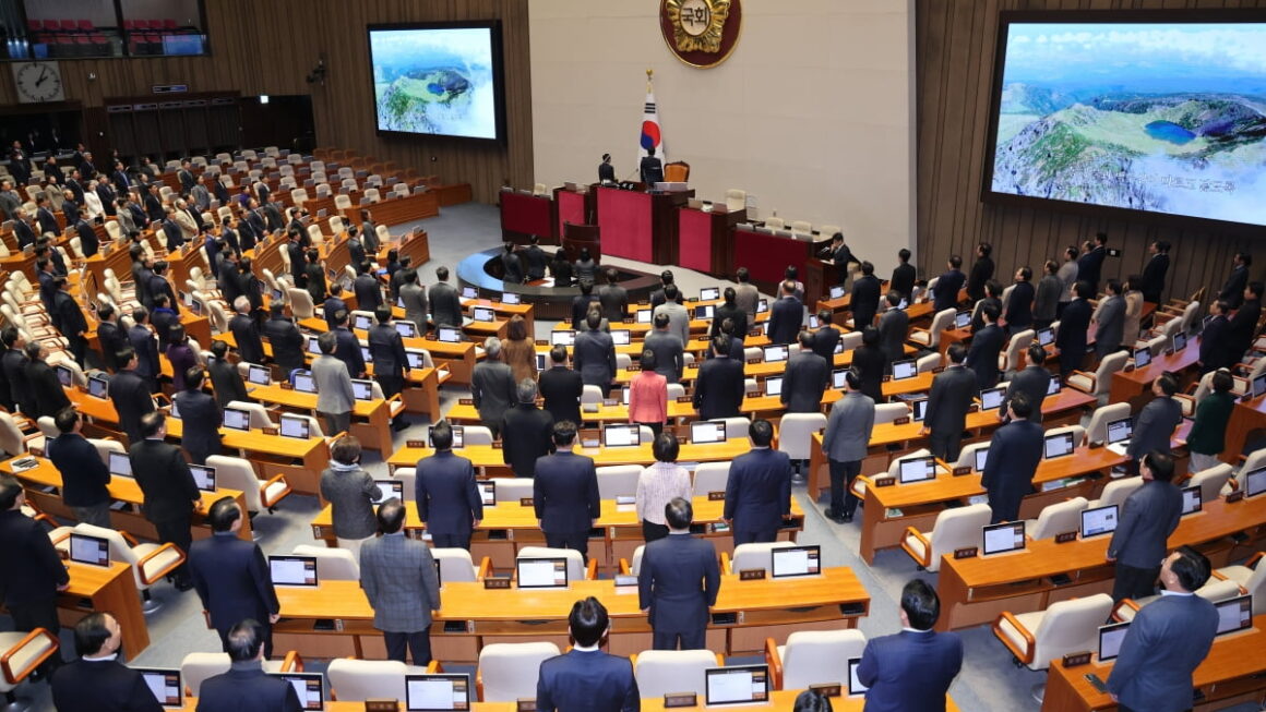 [뉴스] 국회의원들 무조건 바꾸겠네…갤S26에 쏟아진 반응 왜?