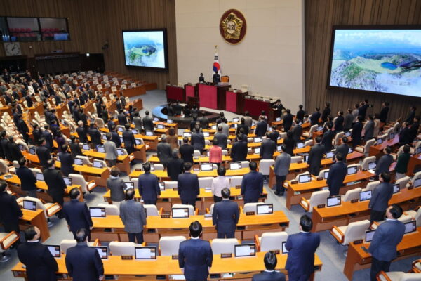 [뉴스] 국회의원들 무조건 바꾸겠네…갤S26에 쏟아진 반응 왜?