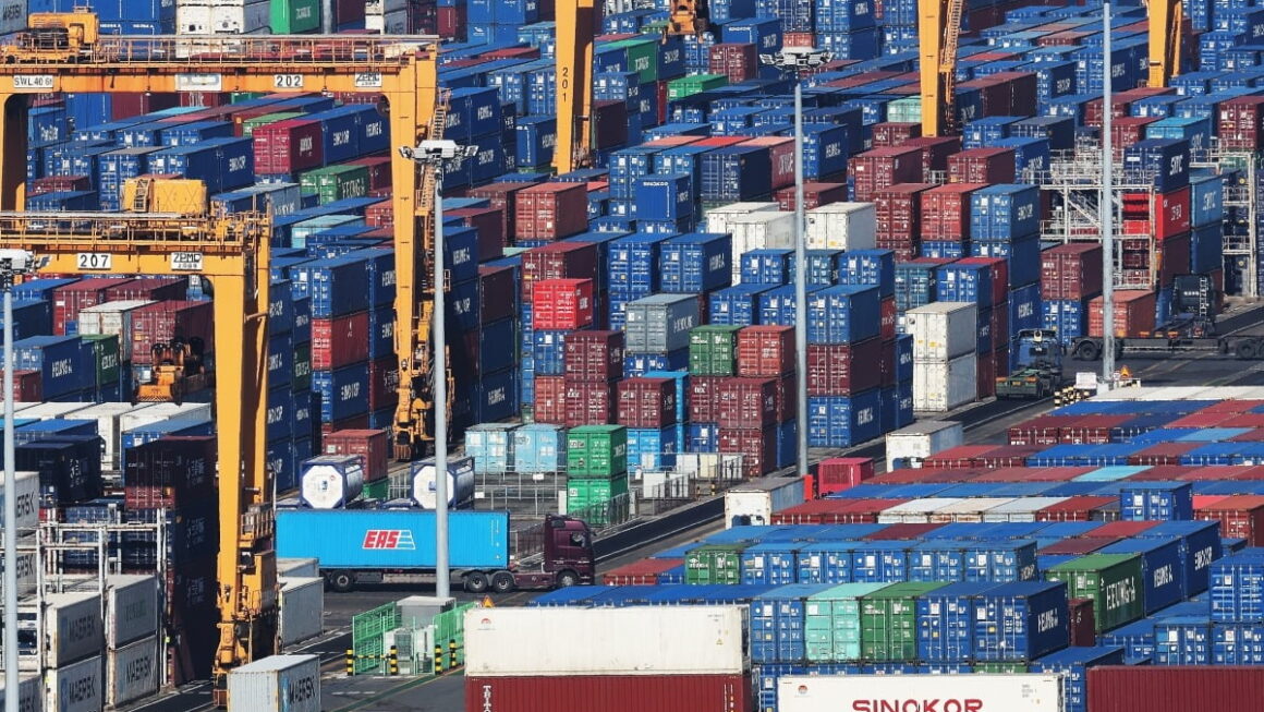 [뉴스] 반도체 덕에 웃었다…2월 수출 675억달러로 29% 늘어