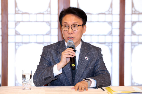 [뉴스] [단독] 김민석 총리, 한달 반만에 또 미국행…밴스 또 만나나