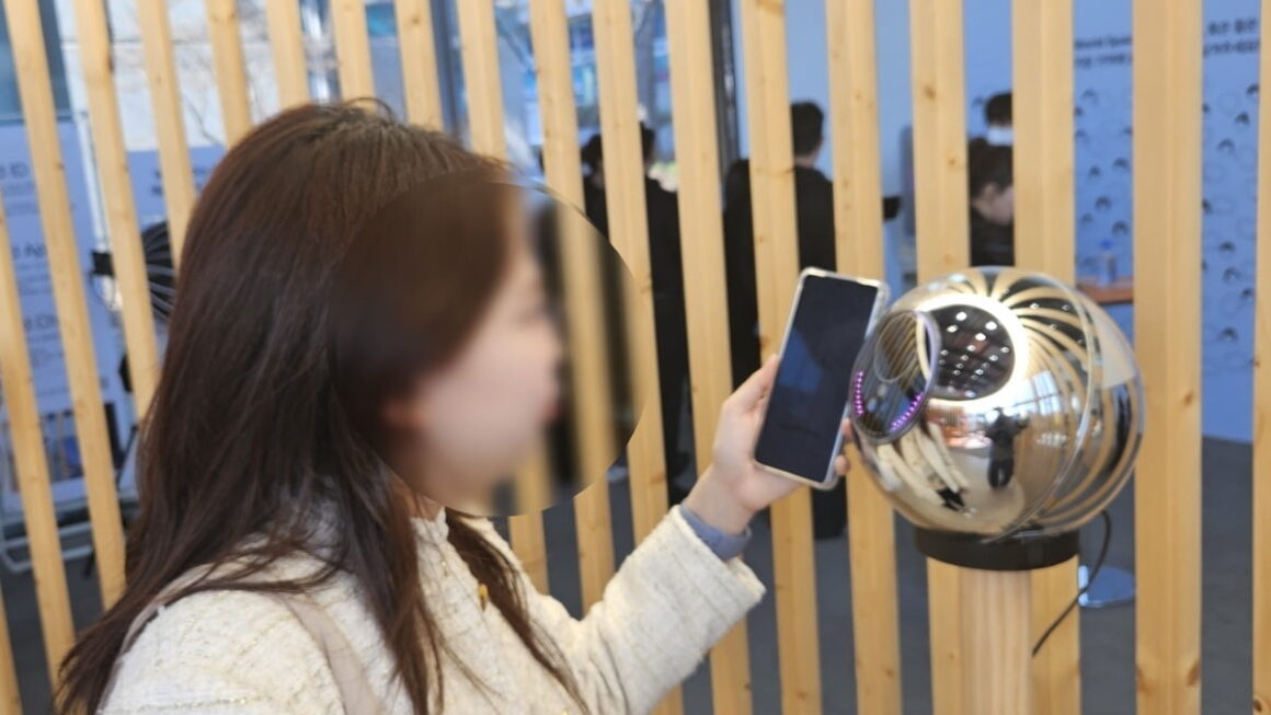 [뉴스] 저 사람 맞아요…익선동 포차서 이색 인증