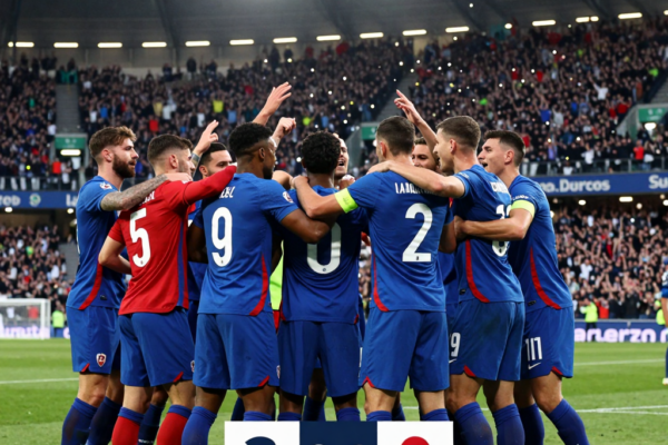 애스턴 빌라, 릴 3-0 완파! 유로파리그 7연승으로 8강 진출