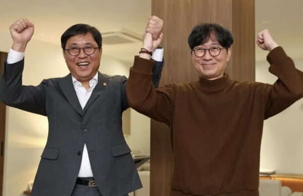 [뉴스] 김은희와 사는 남자 덕…왕사남 천만에 문체부 장관 등판