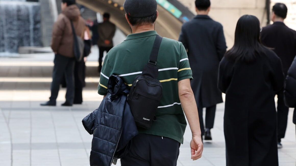 [뉴스] 패딩이랑 반팔 다 있네…월요일 일교차 15도 안팎