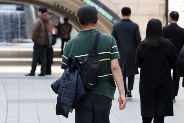 [뉴스] 패딩이랑 반팔 다 있네…월요일 일교차 15도 안팎