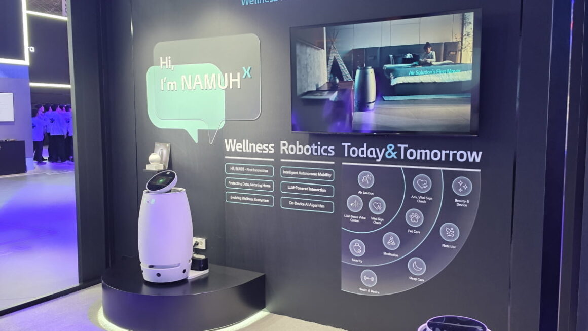 [뉴스] SK인텔릭스, MWC26 성료…웰니스 로봇 나무엑스 경쟁력 입증