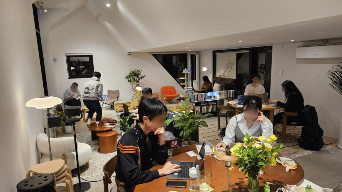 [뉴스] 퇴근 후 술약속 No…홀로 카페 찾아 서로 감시하는 MZ