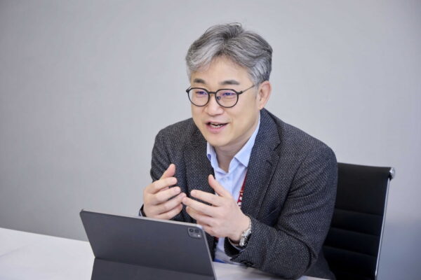 [뉴스] SKT AI 수장 LG 엑사원? 진짜 1등이라 생각 안 해… 시험문제 달달 외운 학생일 뿐