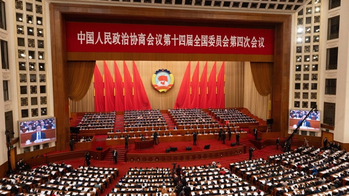 [뉴스] 내수 둔화에 이란 공습, 美 압박까지…성장 눈높이 낮춘 중국