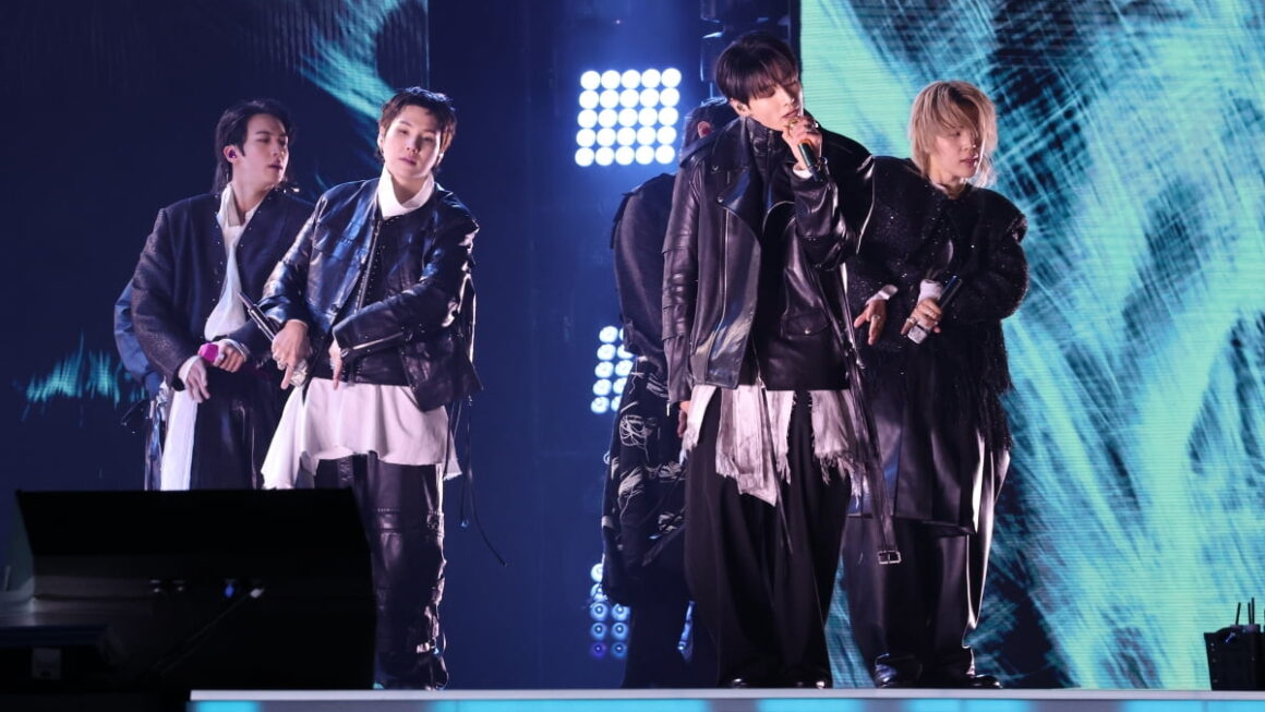 [뉴스] 넷플릭스, 100억 쏟아붓더니…BTS 생중계 빛낸 IT 코리아