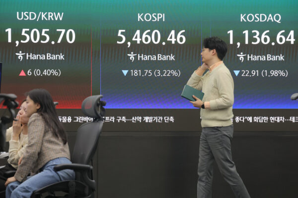 [뉴스] 삼전닉스 던진 외국인, 코스닥은 주웠다…줍줍한 종목 대부분 바이오