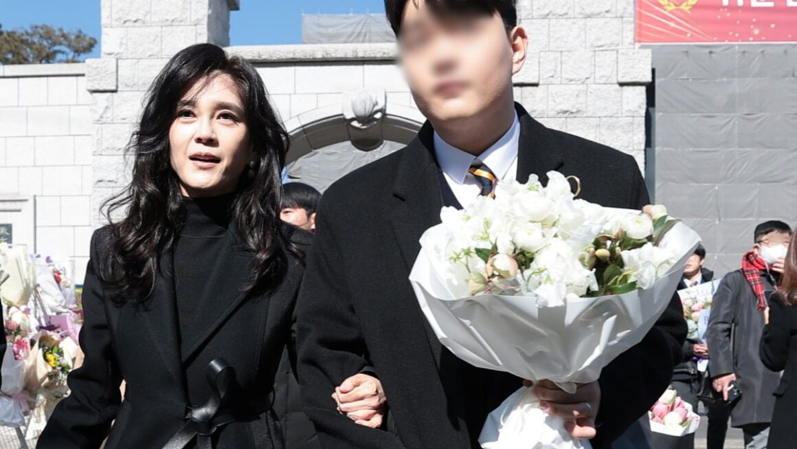 [뉴스] 이부진 아들 폰 끊고 서울대 갔대…韓도 SNS 금지령 나올까