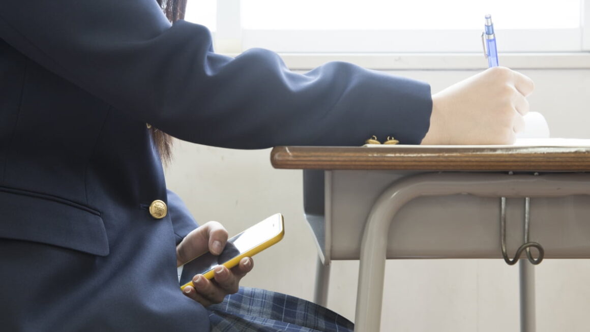 [뉴스] 인스타 그만해…아시아 최초 16세 미만 SNS 금지한 나라