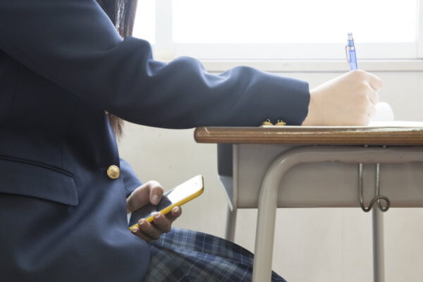 [뉴스] 인스타 그만해…아시아 최초 16세 미만 SNS 금지한 나라