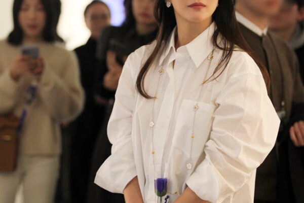 [뉴스] 콘텐츠 디렉터 된 배우 김희선, 현대미술 거장 전시 기획