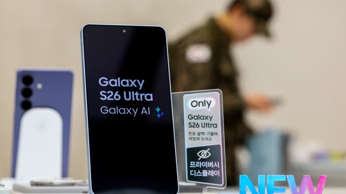 [뉴스] 갤럭시 신작 나온 달 맞나?…삼성, 반값 파격 승부수