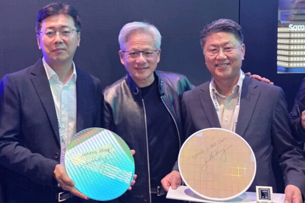 [뉴스] HBM4 공급 압도적으로 늘린다…치고 나간 삼성, 고심하는 SK