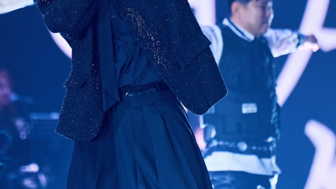 [뉴스] 김건모 재기 아닌 데뷔…객석에선 배우 강부자 응원