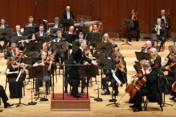 [뉴스] 봄날의 상큼한 피아노와 투명한 오케스트라