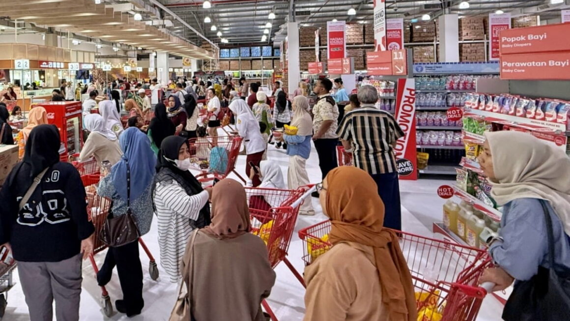 [뉴스] 롯데마트 인니 마타람점, 하이브리드 전략 통했다…매출 60% 쑥