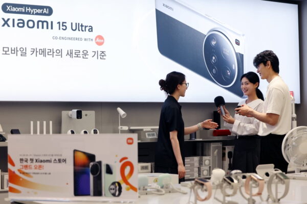 [뉴스] 이재명-시진핑 셀카폰 화제 됐지만…중국폰 기피에 발목