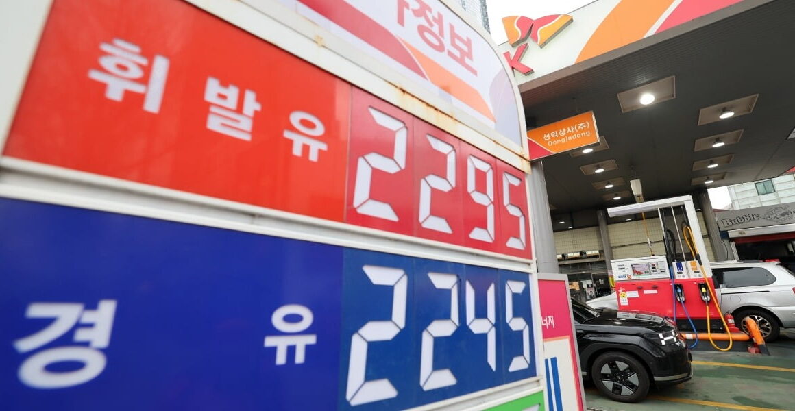 [뉴스] 전국 휘발유 1893원·경유 1915원…기름값 상승세 다소 둔화