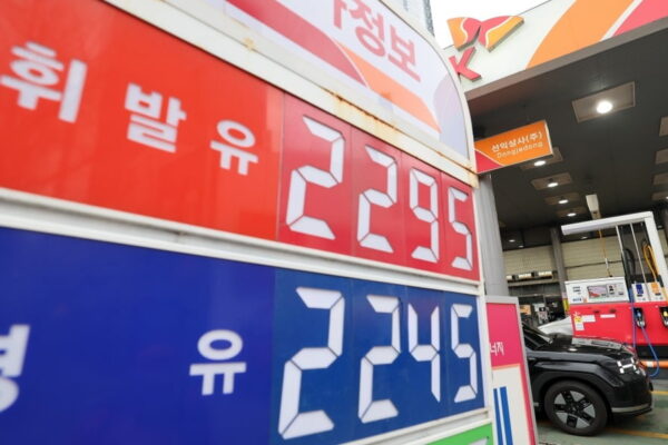 [뉴스] 전국 휘발유 1893원·경유 1915원…기름값 상승세 다소 둔화